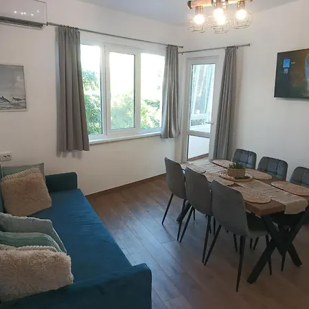 Lighthouse Parking Included Apartment Burgas City